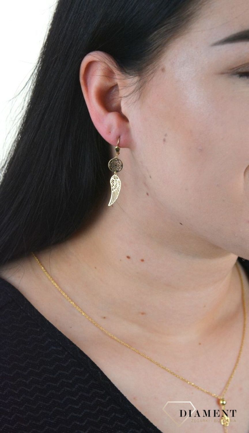 Złote ażurowe kolczyki wiszące skrzydło 333 KL 9298 333.jpg